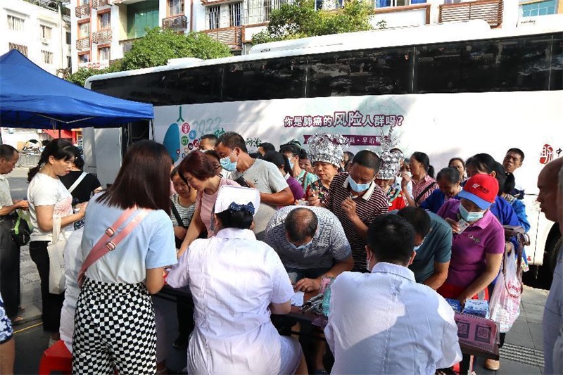 3南方肺癌篩查防治預約現場.jpg